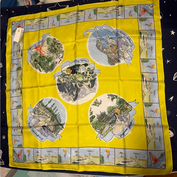 TORY BURCH SCARF 🧣, 91cm x 91cm. - Picture 2 of 12